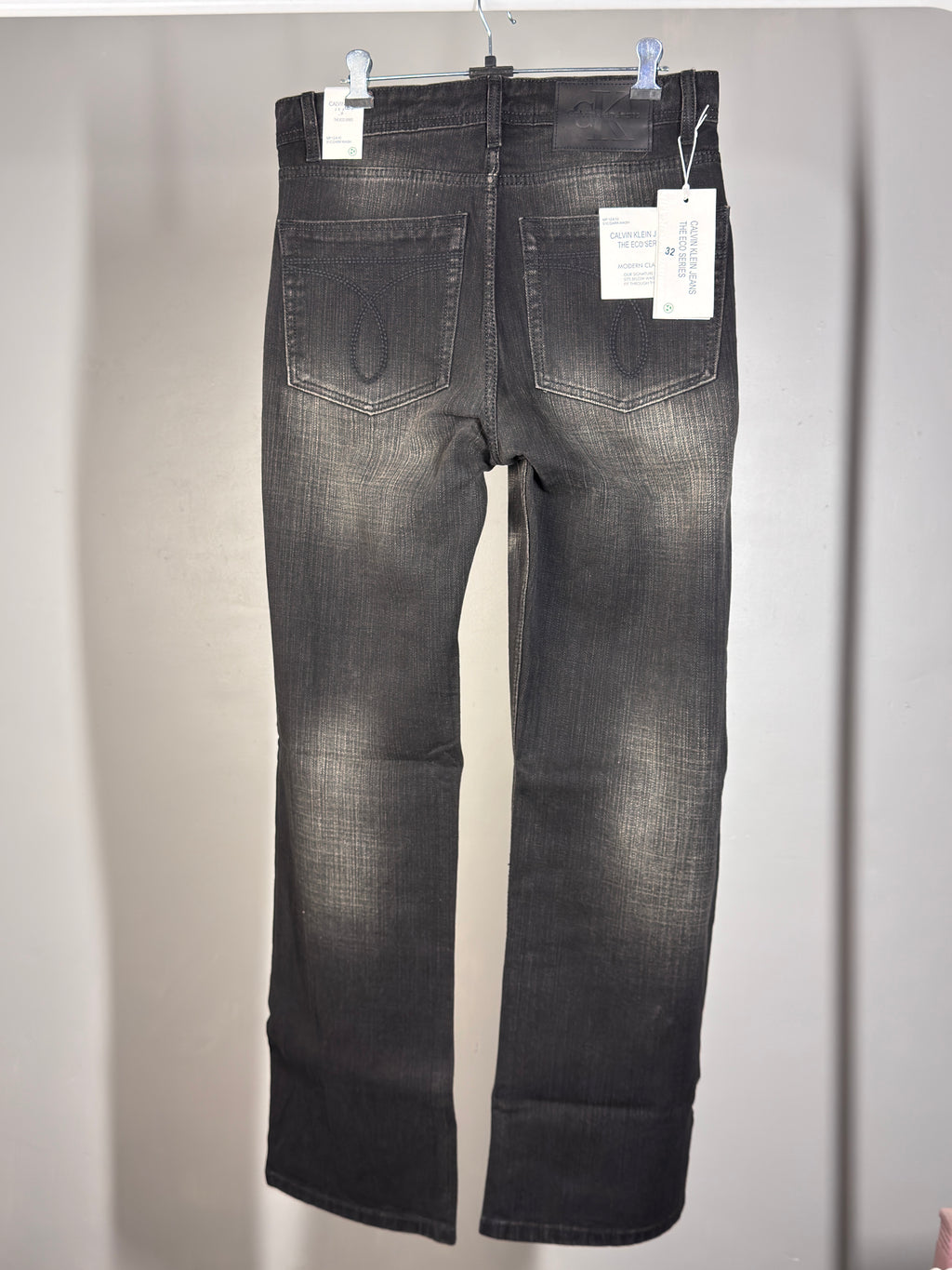 Men’s Classic Straight-Fit Black Faded Jeans