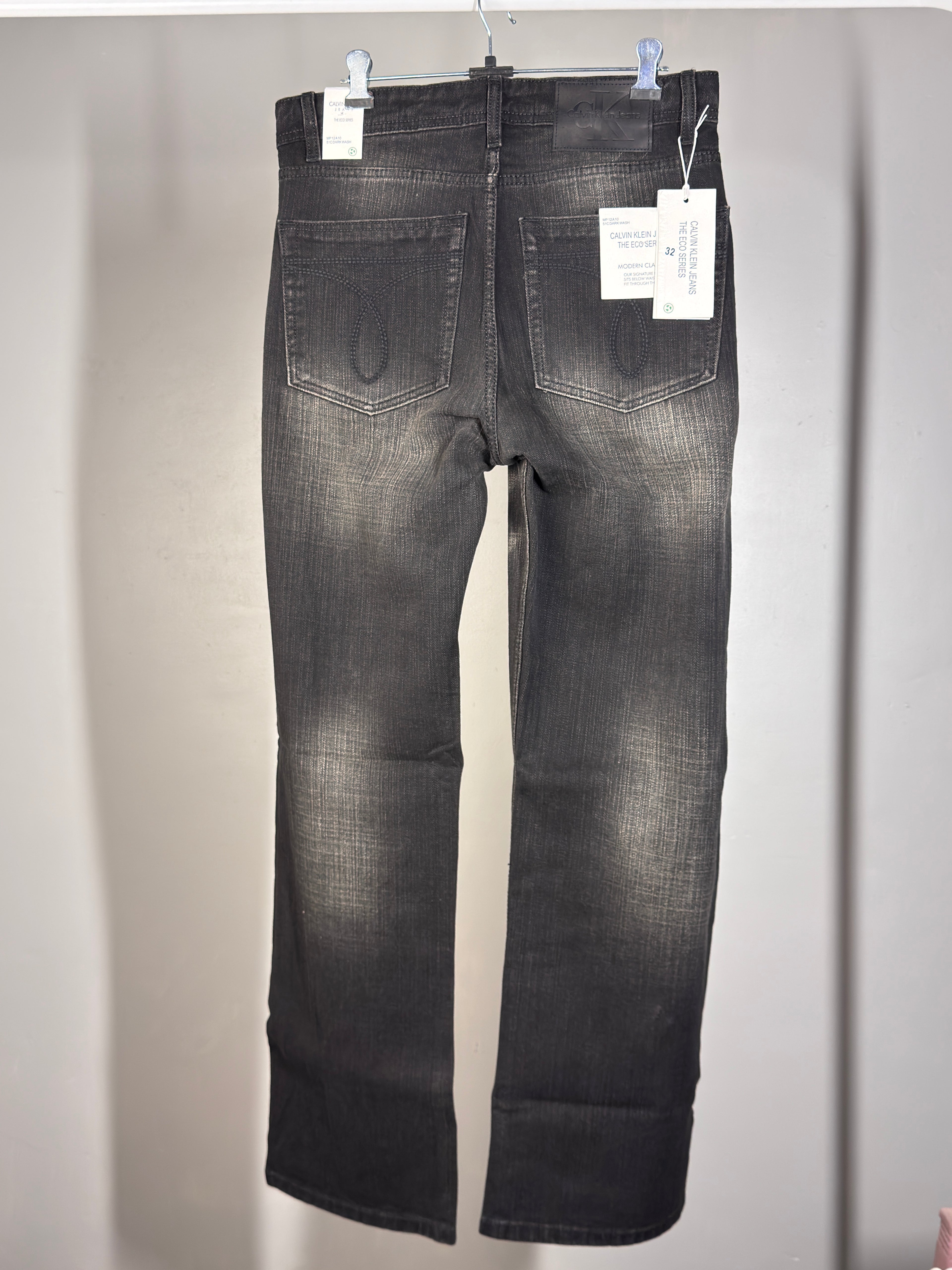 Men’s Classic Straight-Fit Black Faded Jeans