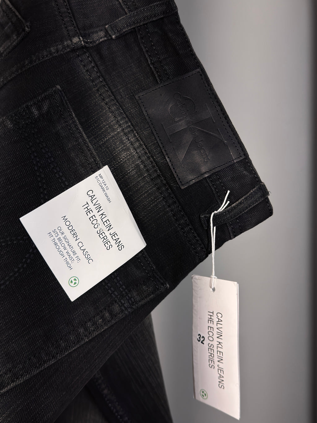 Men’s Classic Straight-Fit Black Faded Jeans