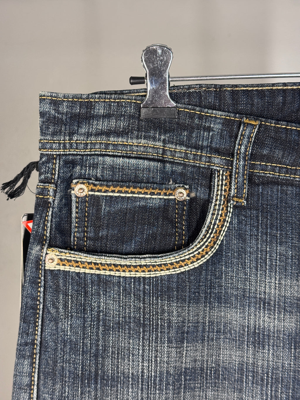 Men’s Mid-Wash Straight Fit Denim Jeans