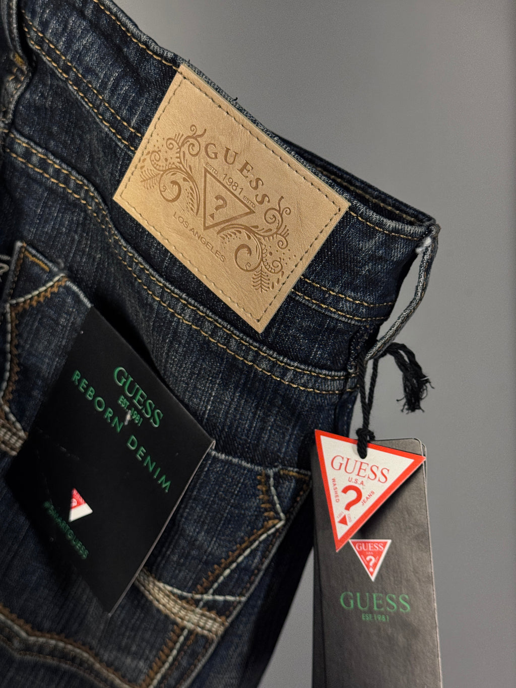 Men’s Mid-Wash Straight Fit Denim Jeans